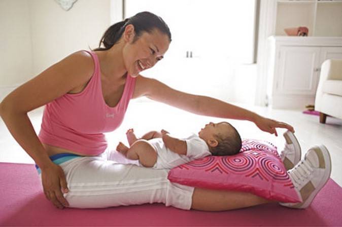 Йога после родов: упражнения дома, видео, восстановление организма
