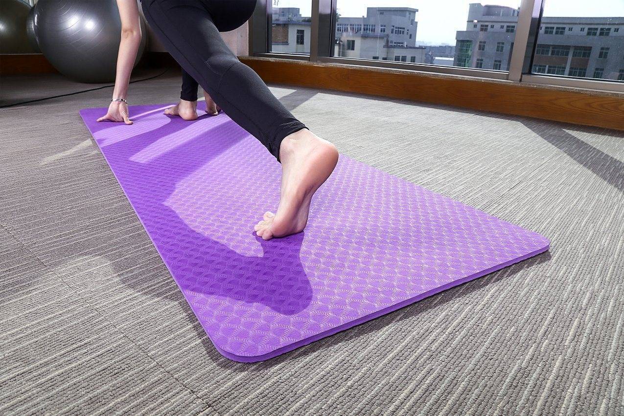 Как выбрать коврик для йоги и фитнеса: 7 параметров