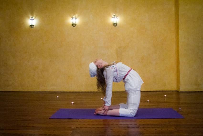 Кундалини йога: что это такое — уроки для начинающих