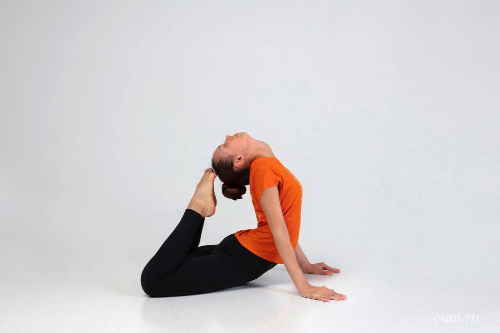 Дханураса (поза лука) в йоге: техника выполнения с фото, польза и вред
