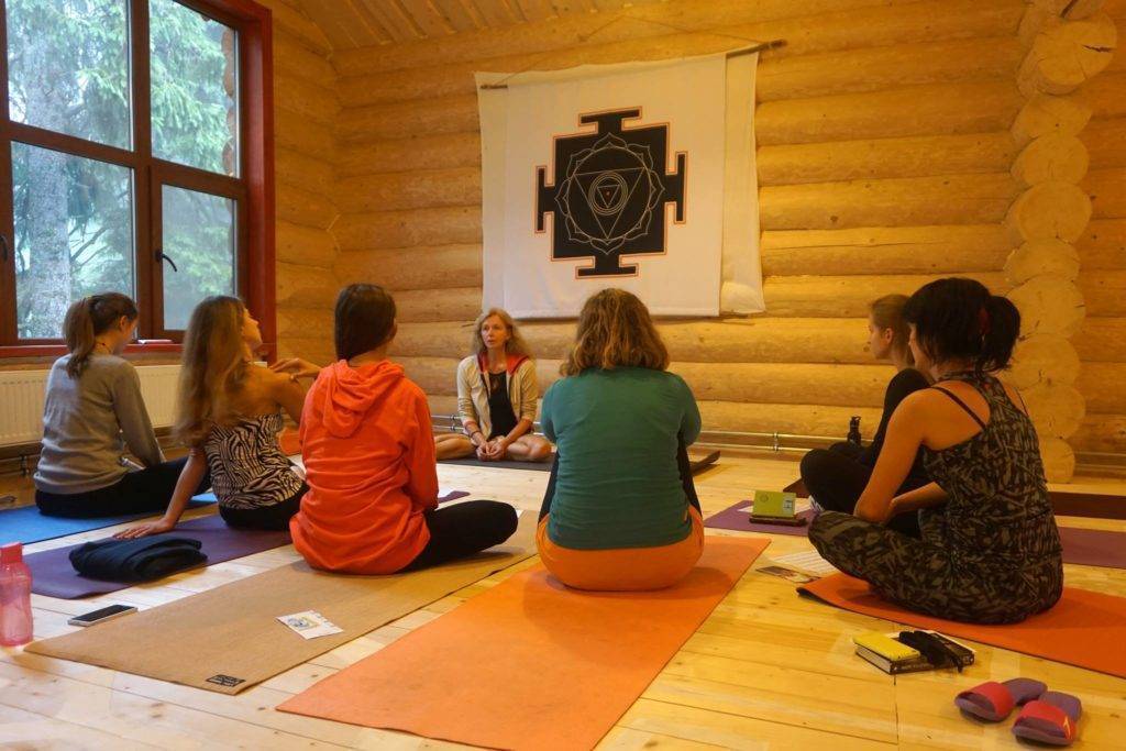 Древнетибетское учение для духовного развития: подробно о Янтра йоге