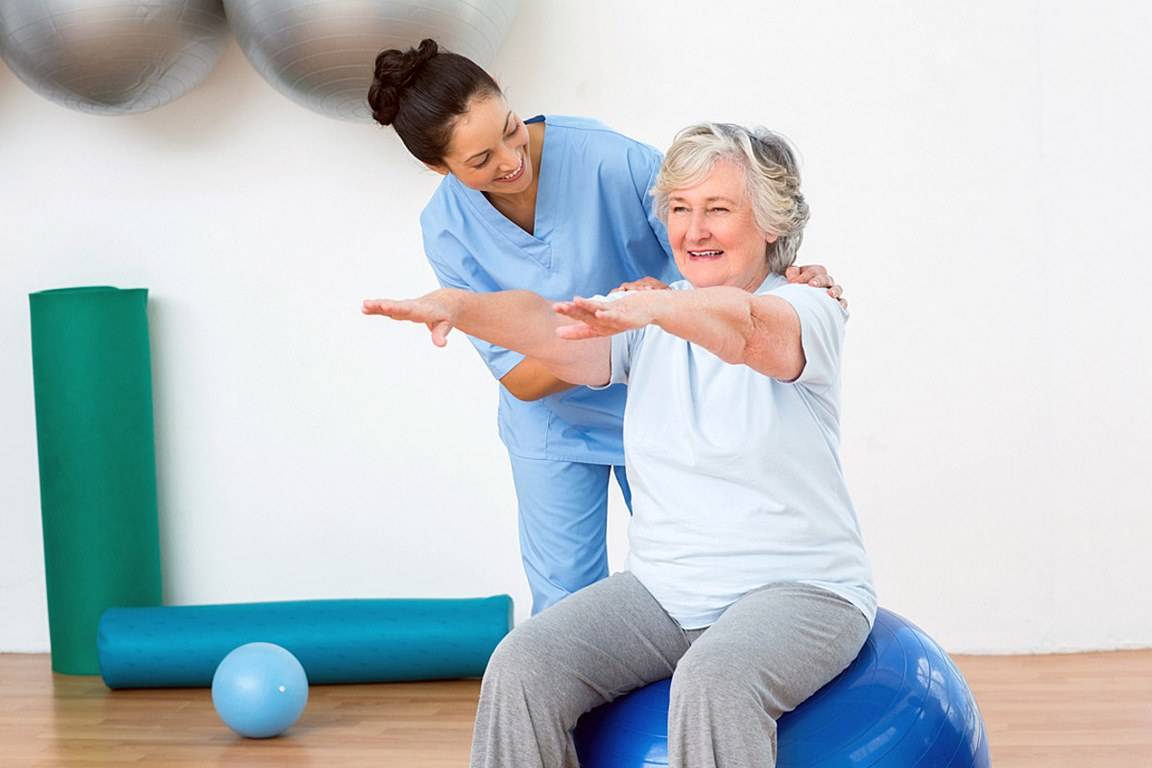 Йога для пожилых женщин и мужчин: комплекс упражнений для начинающих в домашних условиях