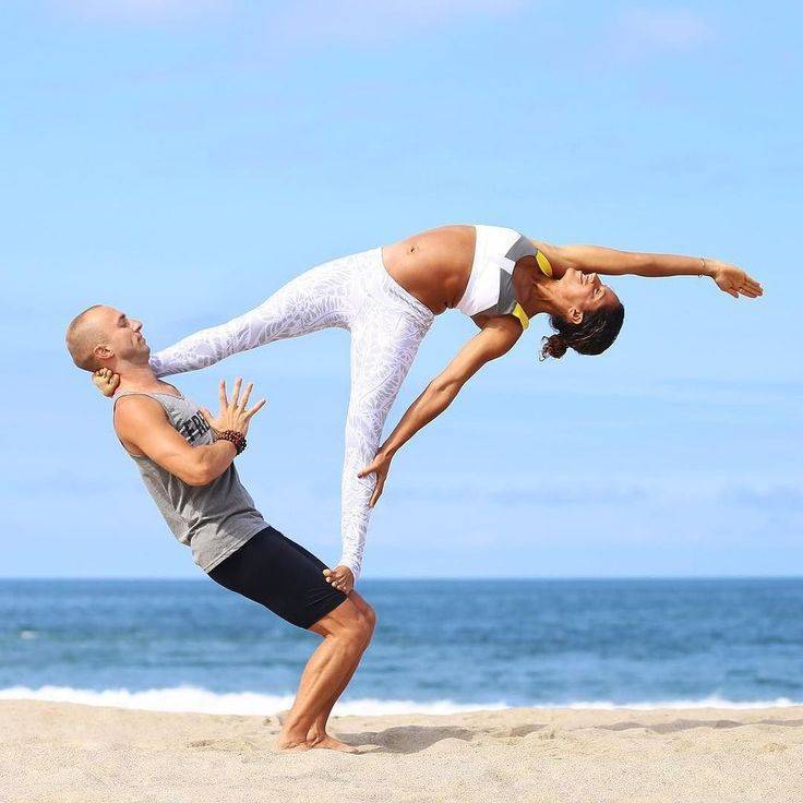 Парная йога — 12 простых асан для начинающих и полезные эффекты от занятий вдвоем