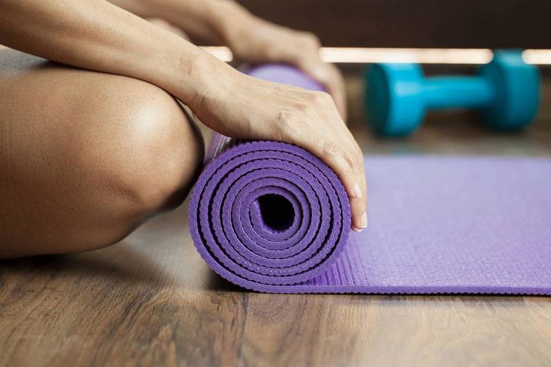 Как почистить коврик для йоги