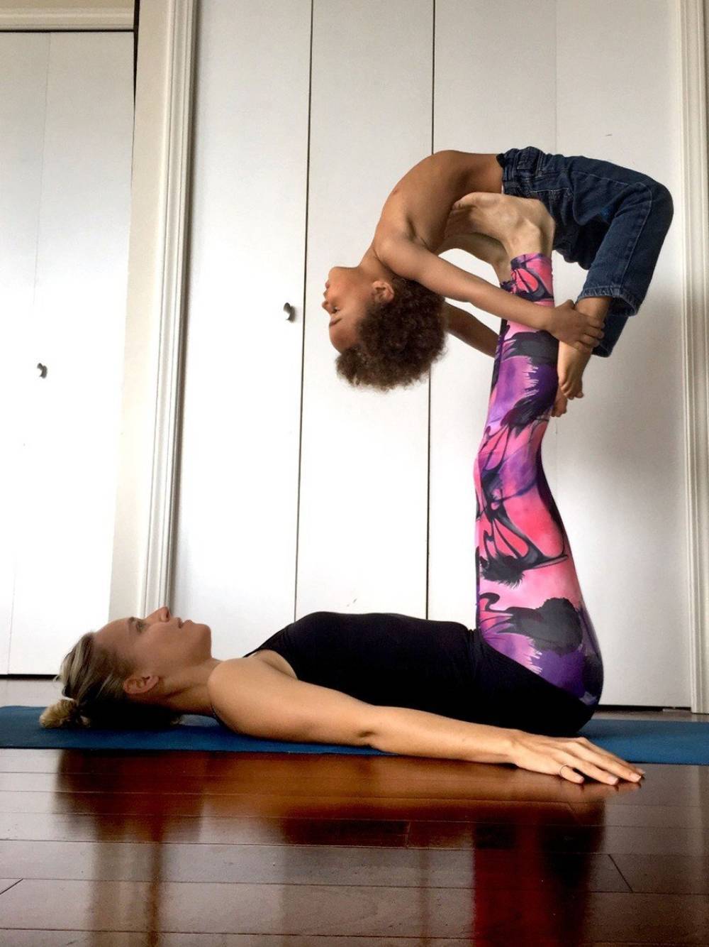 Йога челлендж - упражнения на двоих для развития тела