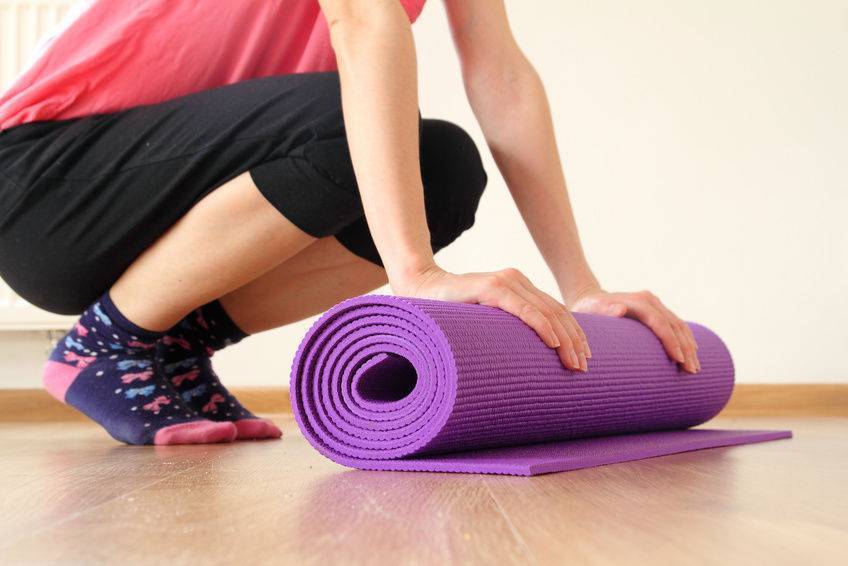 Как и какой выбрать коврик для йоги: основные параметры выбора