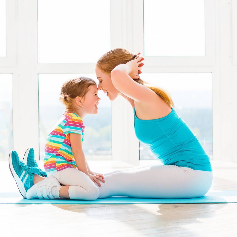Йога челлендж для детей на двоих: легкие позы для начинающих