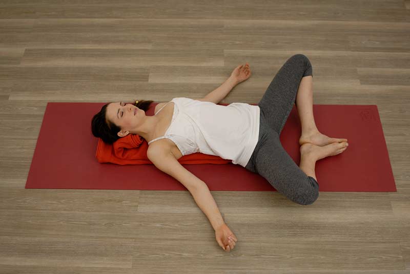 Упражнения йоги от усталости