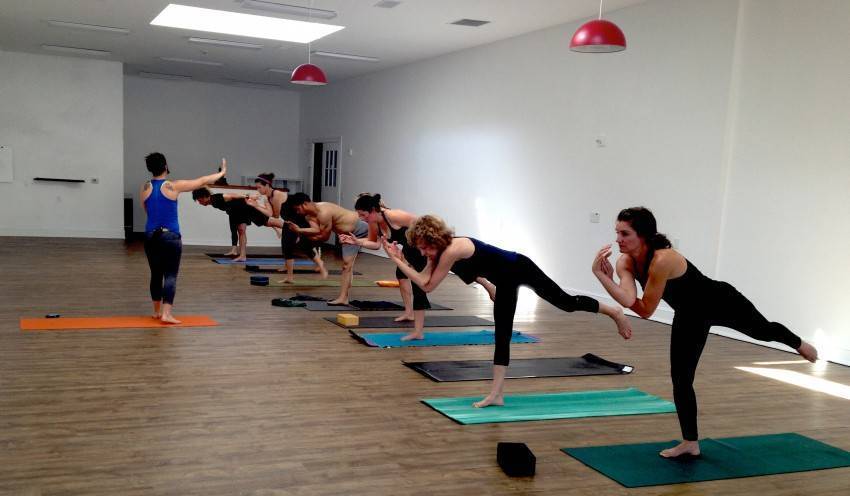 Силовая йога (power yoga): комплексы для мужчин и женщин