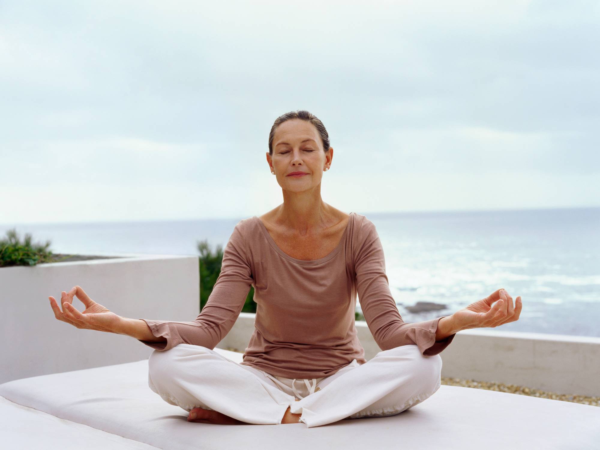 Утренняя медитация: на удачный день и пробуждение, благодарность и позитив, на добрый настрой и позитивное мышление, техника выполнения