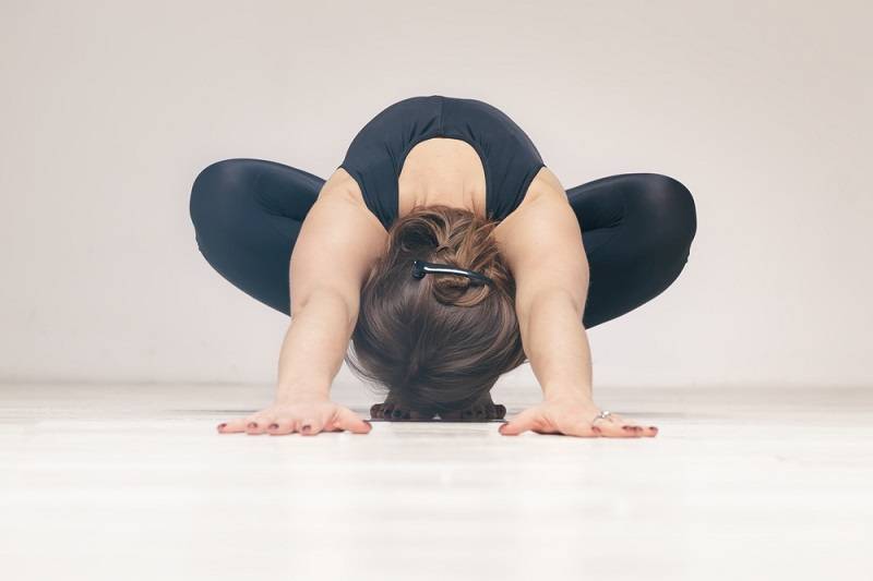 Травмобезопасность в йоге при работе с тазобедренными суставами