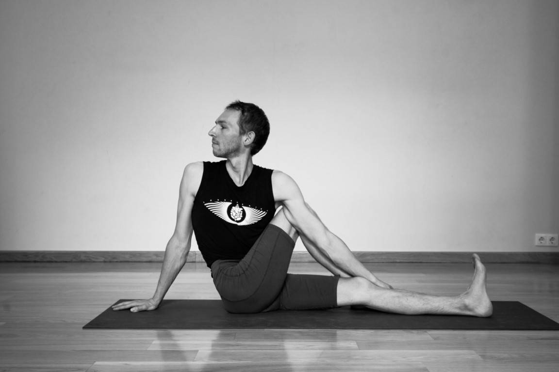 Маласана: техника выполнения позы гирлянды в йоге с фото и видео