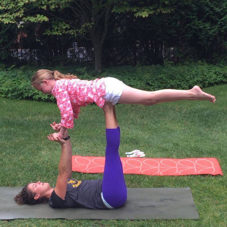 Парная йога на двоих для начинающих: легкие позы и упражнения в домашних условиях