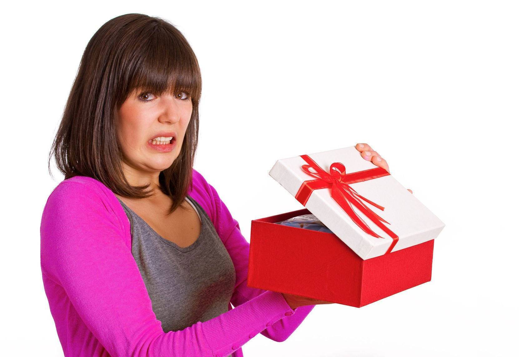 Приметы о подарках — что нельзя дарить девушке