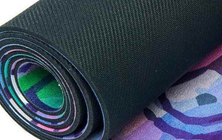 Какую сторону коврика для йоги нужно использовать? | bushido - сеть фитнес-центров