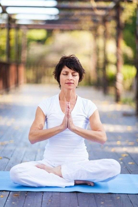 Йога для женщин после 40, 50, 60 лет: польза и упражнения