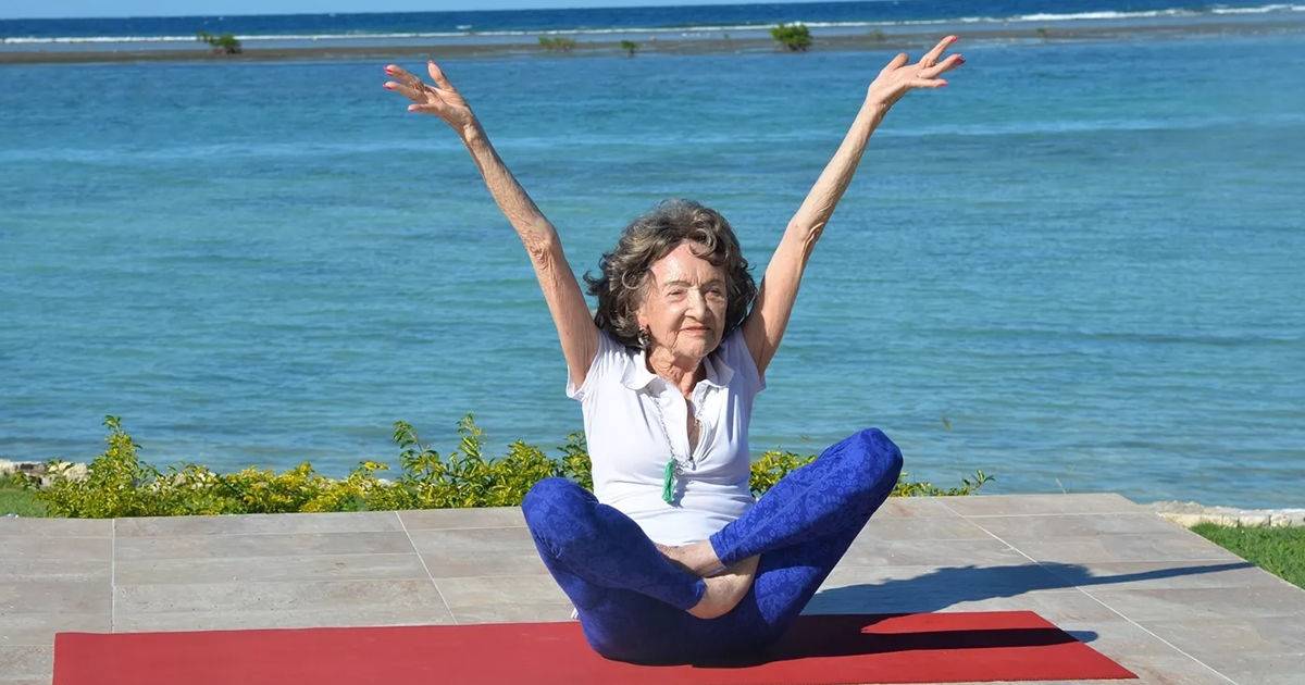 Йога для женщин: как оставаться здоровой и счастливой в 70 лет