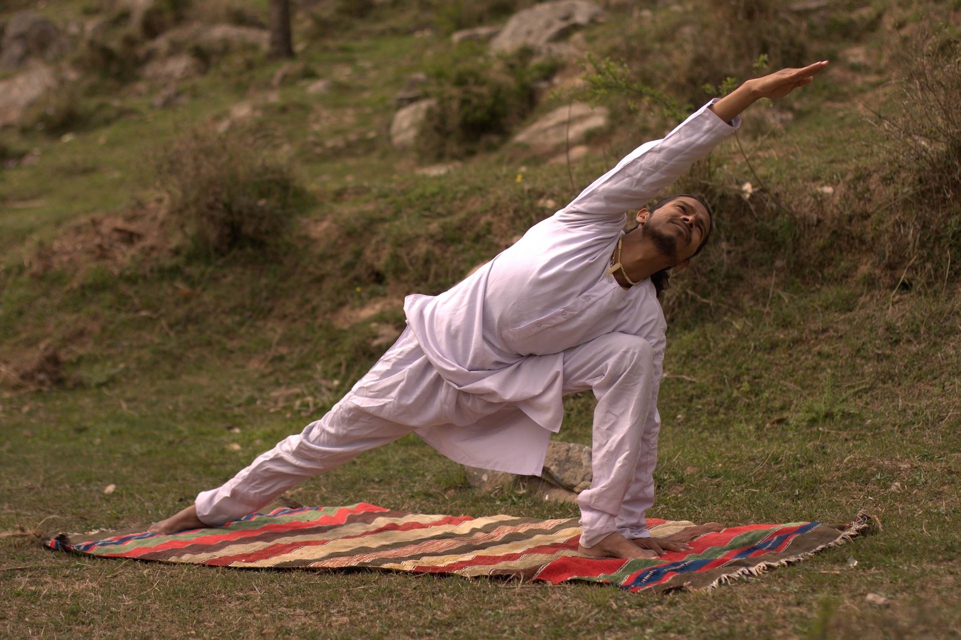 Раджа йога: что это такое и как ее практикуют
