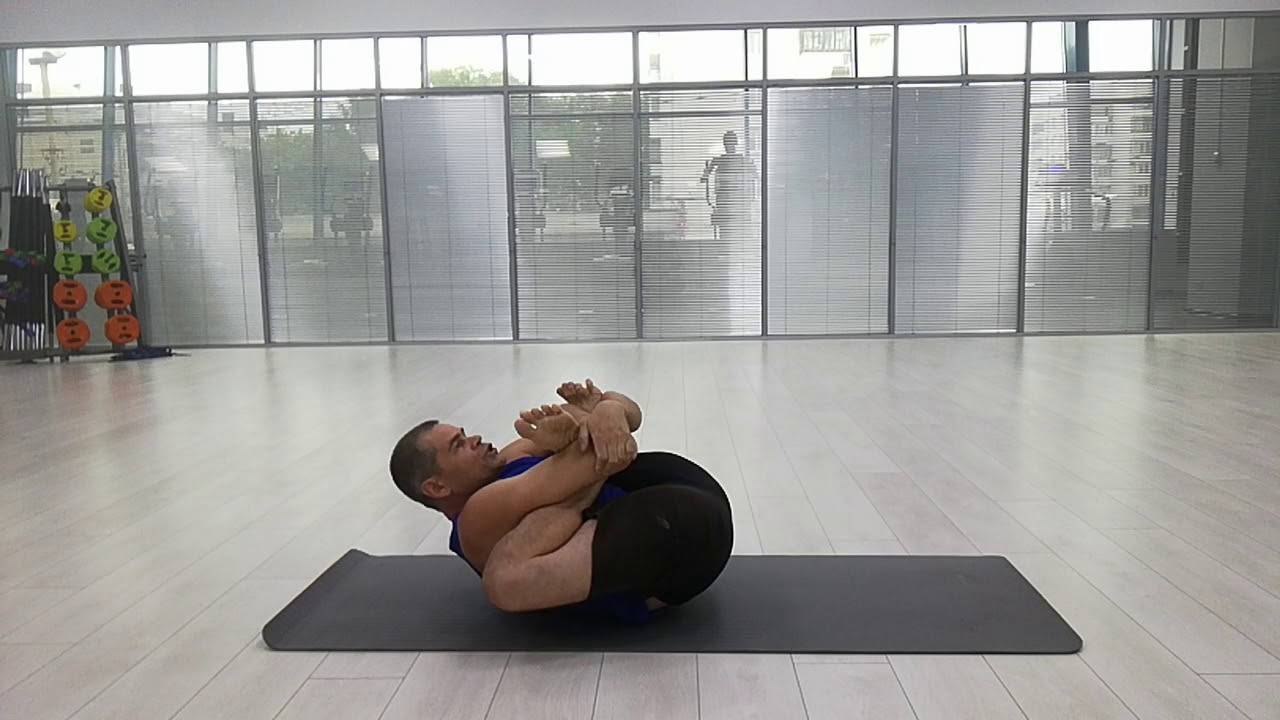 Поза крокодила (макарасана) в йоге: упражнение для позвоночника с фото и видео