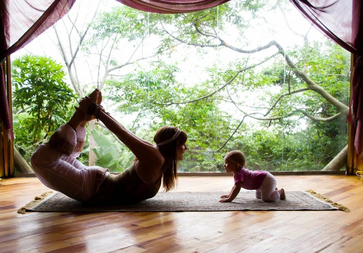 Йога для детей (19 фото): позы детской йоги для малышей 3-6 лет и детей 7-10 лет. польза и вред бэби-йоги