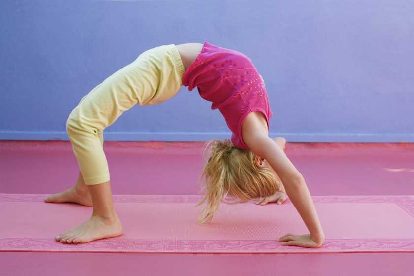 Вырастить крепкого и здорового ребенка поможет йога для мам и малышей