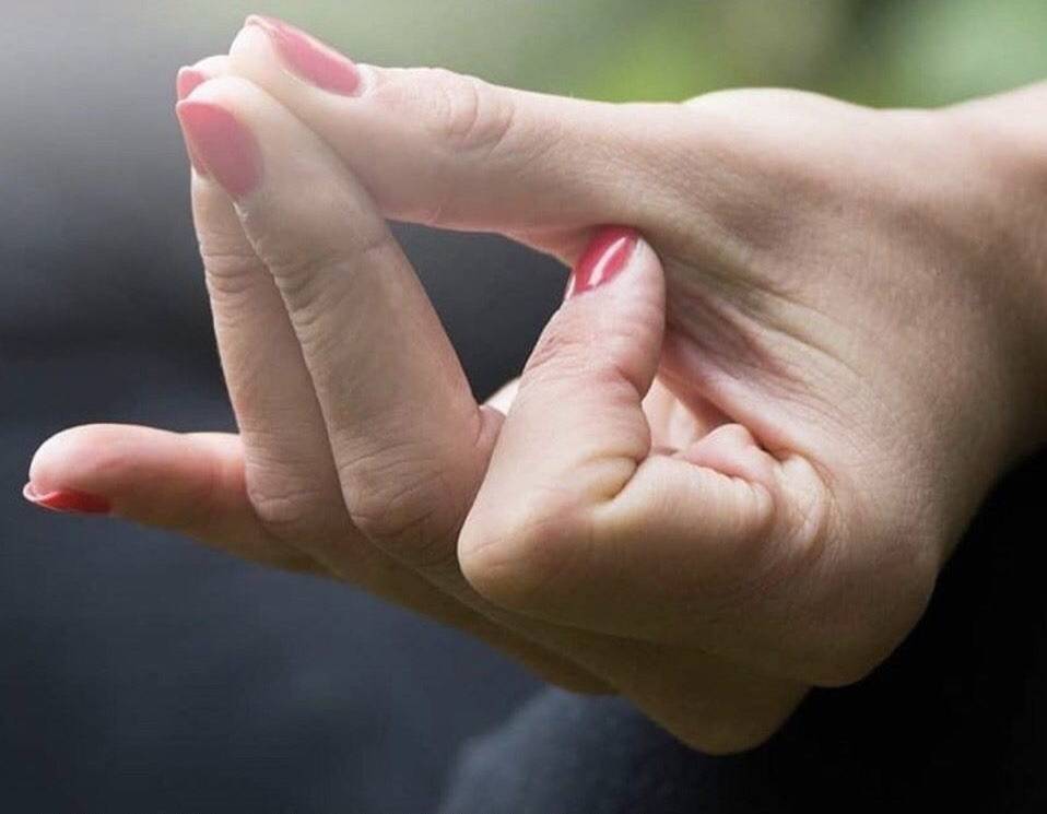 Мудра «поднимающая». исцеляющая сила мудр. здоровье на кончиках пальцев