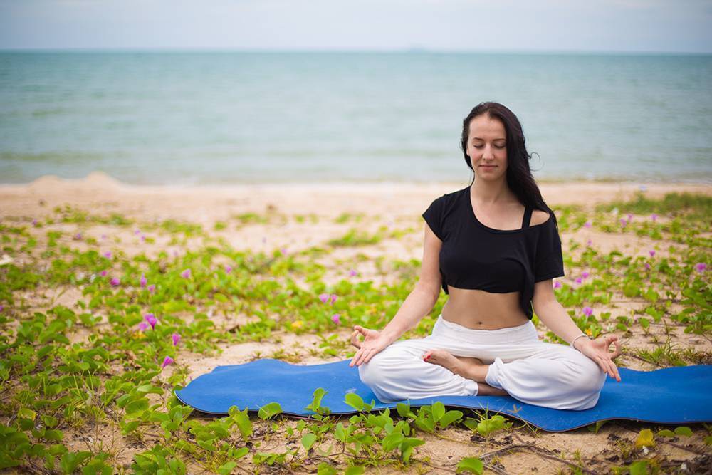 Как правильно сидеть при медитации в йоге