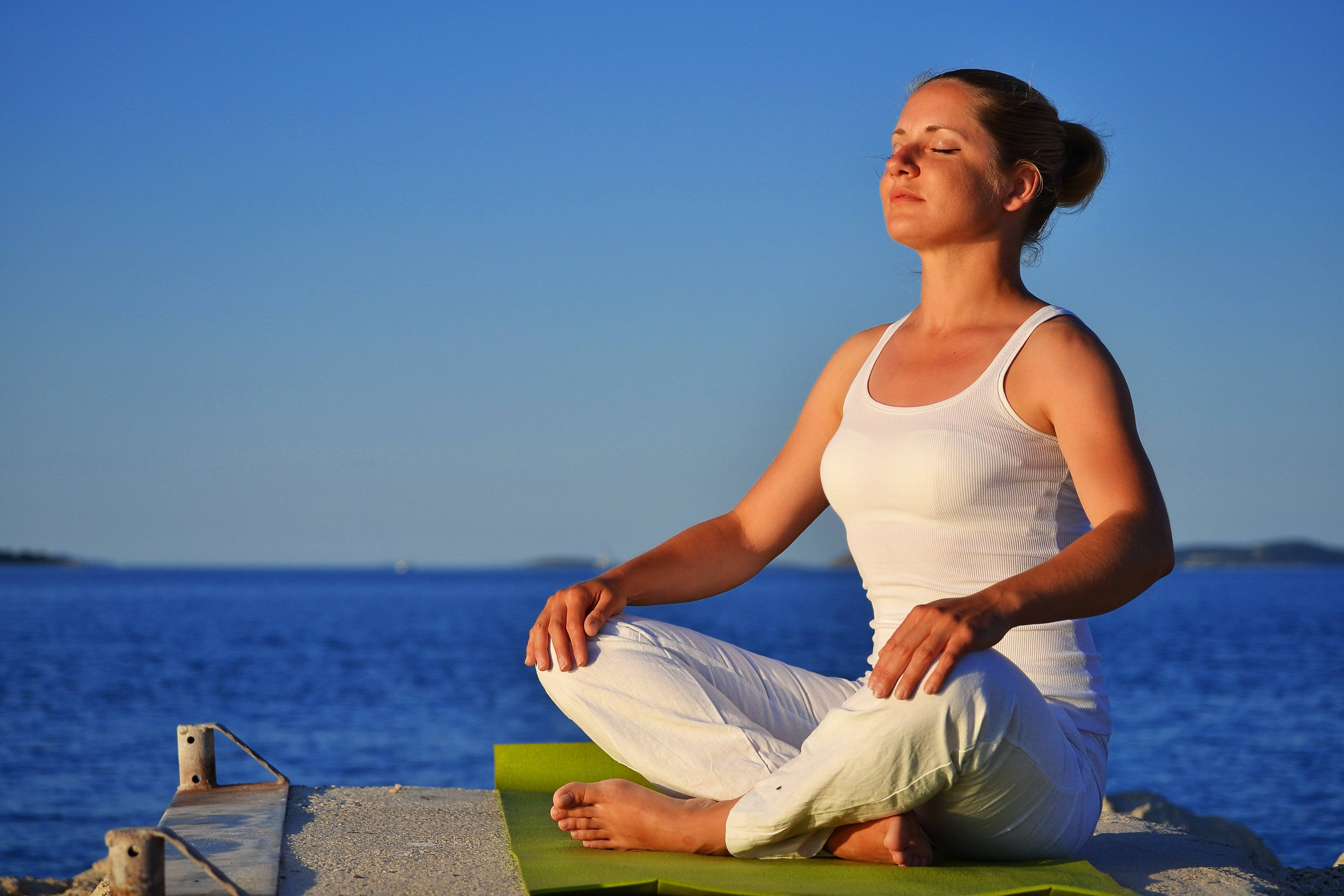 Йога для начинающих: особенности упражнений и рекомендации по их выполнению