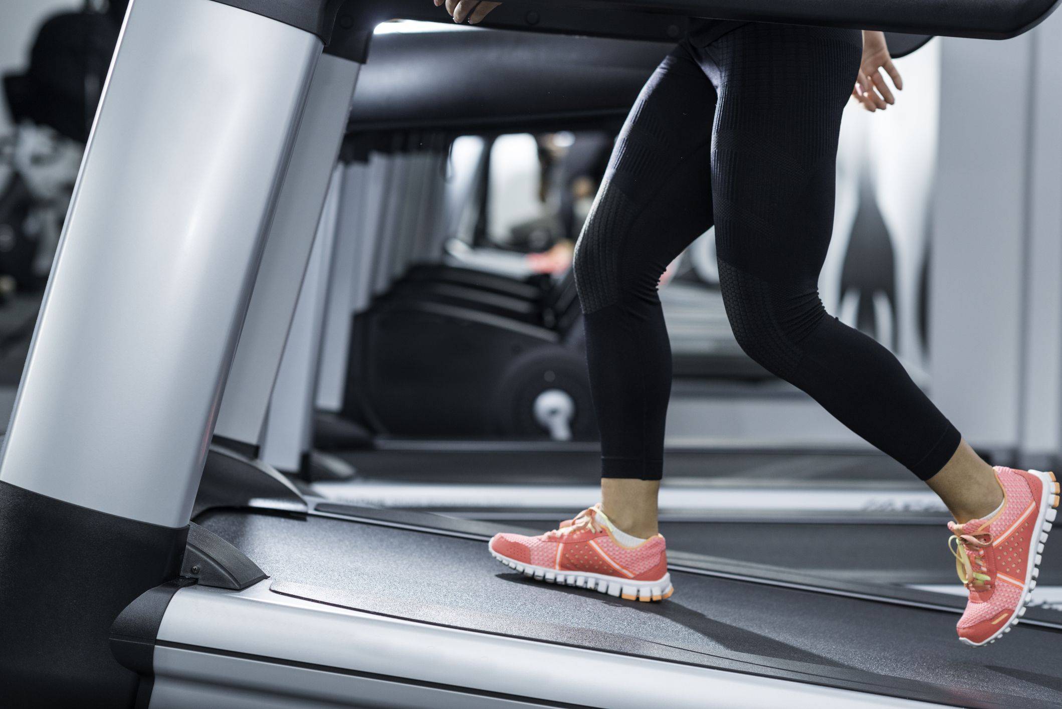 Как похудеть на беговой дорожке мужчине или женщине - польза занятий и программы упражнений