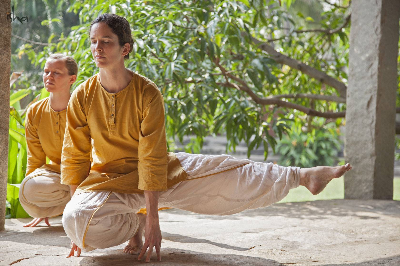 Йога челлендж на двоих человек с фото: легкие и сложные позы