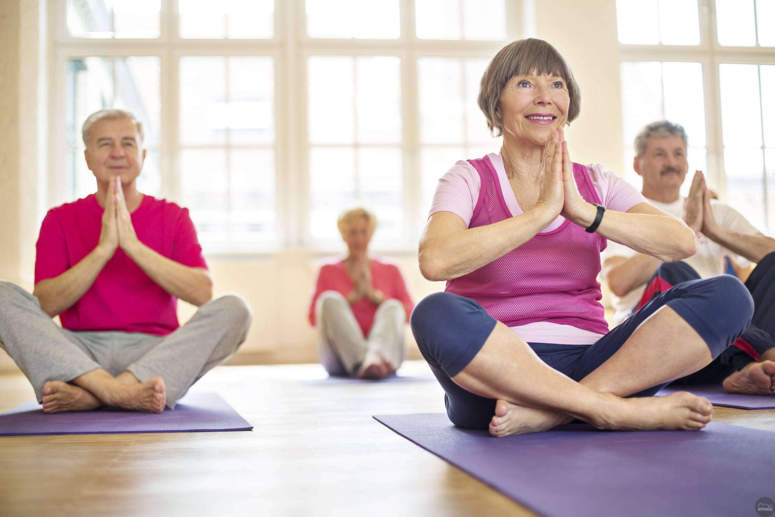 Чем полезна йога для пожилых и пенсионеров
