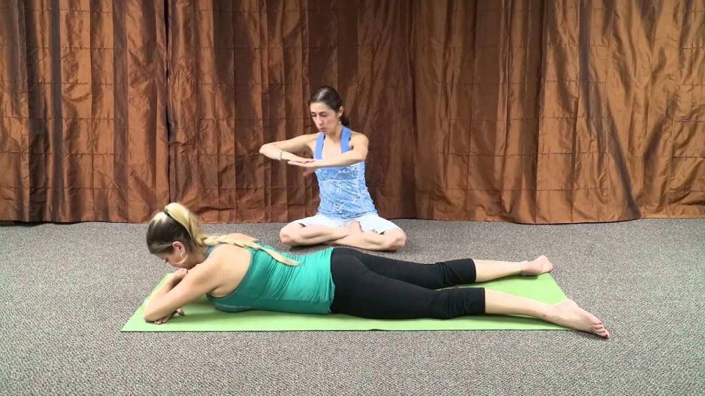 Выполнение чатуранги дандасаны в йоге: укрепление тела и духа