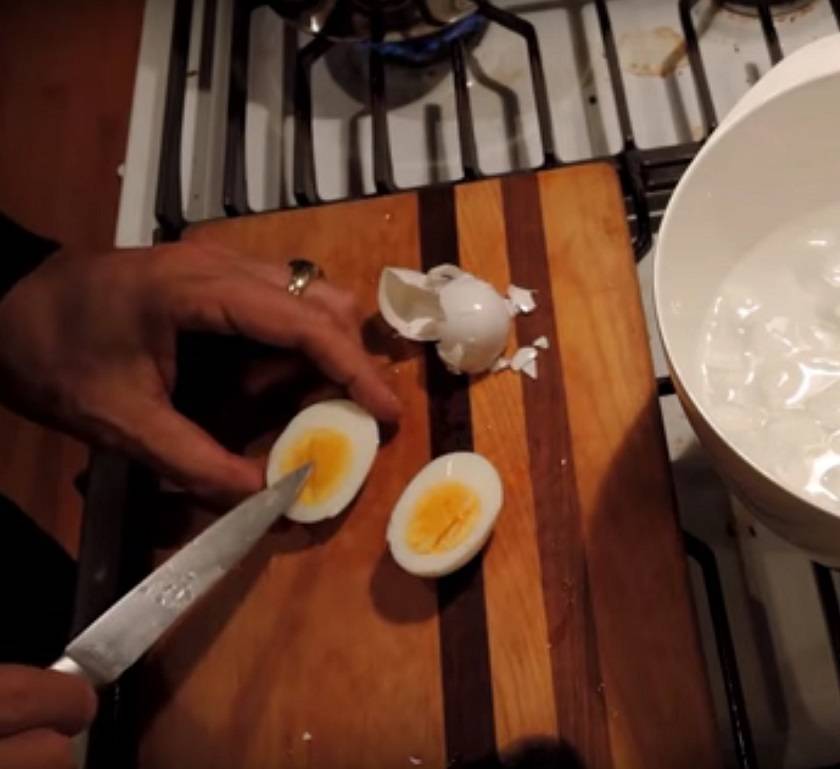 Сколько варить яйца вкрутую после закипания воды в кастрюле