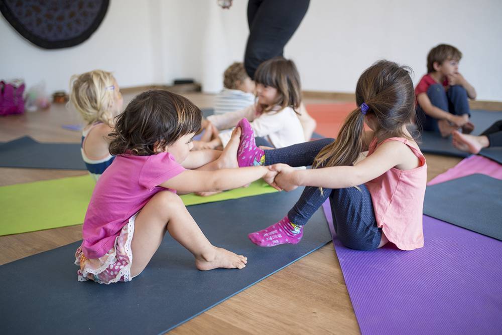 Йога для детей: детские позы и советы для родителей перед началом занятий