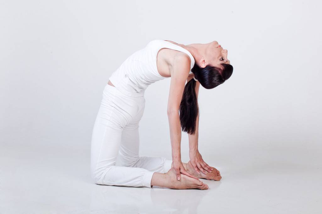 Самая эффективная и полезная поза в йоге – королева всех асан ширшасана или стойка на голове