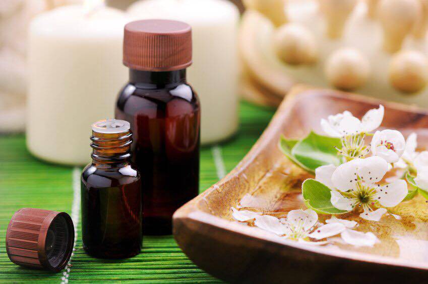 Польза и вред ароматерапии – лучшие эфирные масла