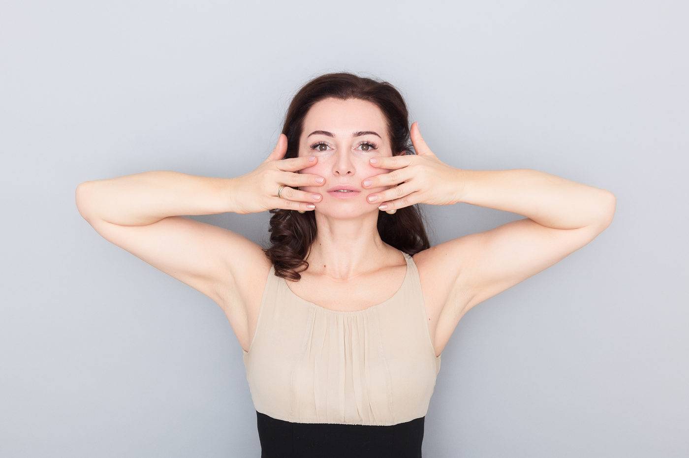 Йога для лица: 6 упражнений помогут выглядеть как после процедур лифтинга | vivavita