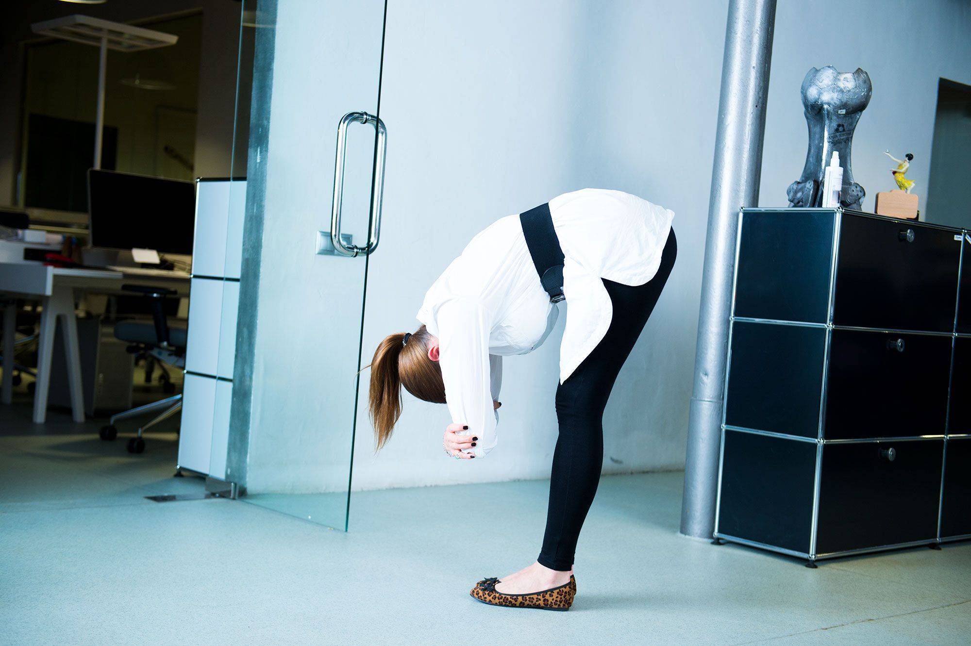 Скрытый фитнес на рабочем месте: легкие упражнения, которые никто не заметит