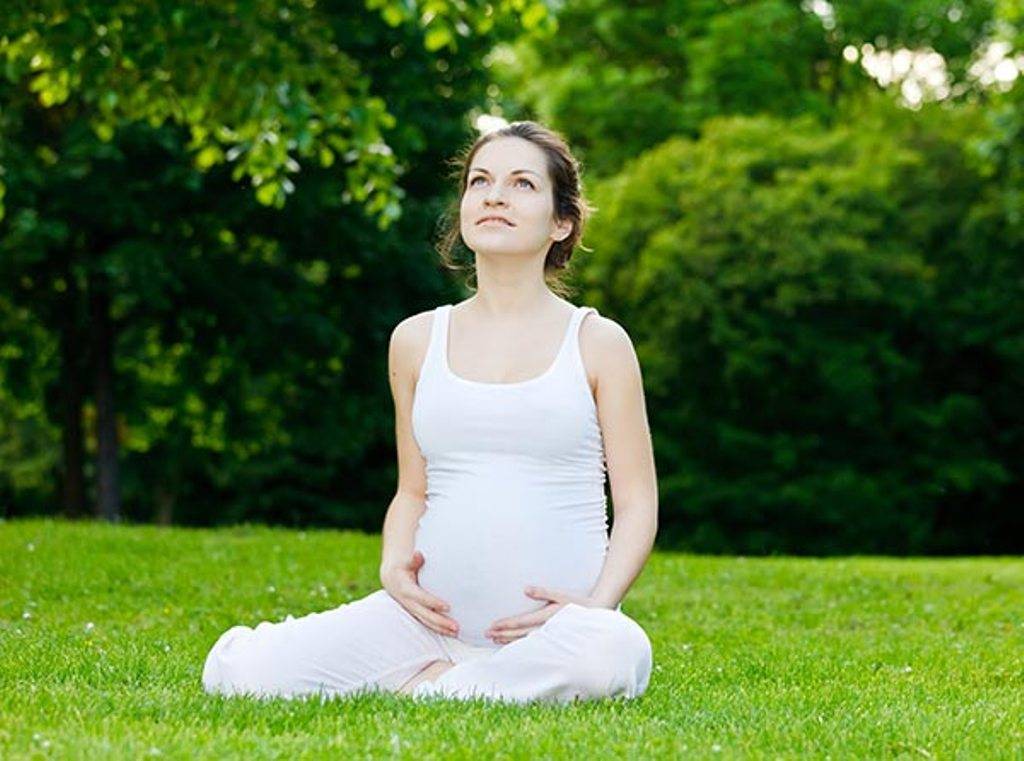 Йога для беременных: особенности занятий во 2 триместре