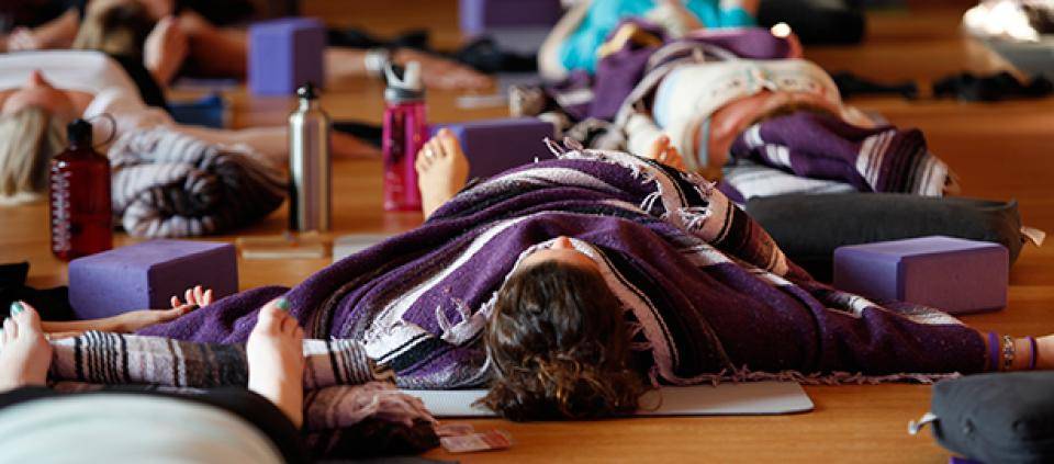 Йога перед сном: специальный расслабляющий комплекс