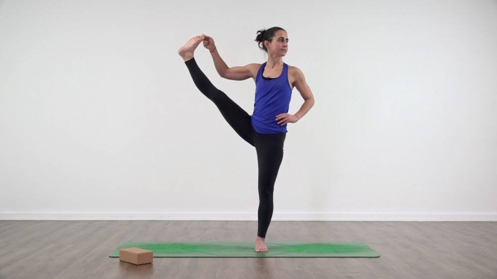 Уттхита паршваконасана или поза растянутого бокового угла в йоге: техника выполнения, польза, противопоказания
