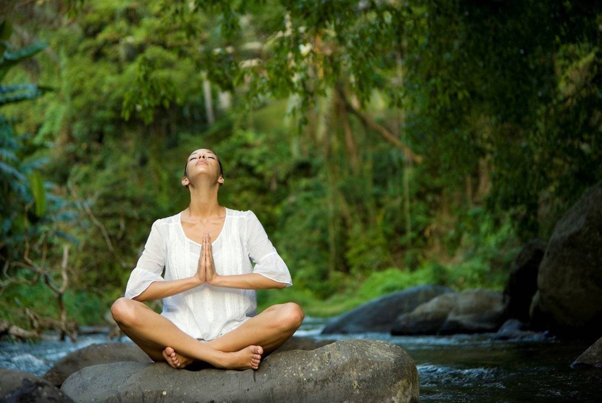 Здесь и сейчас: практикуйте медитацию осознанности и устанавливайте связь со Вселенной
