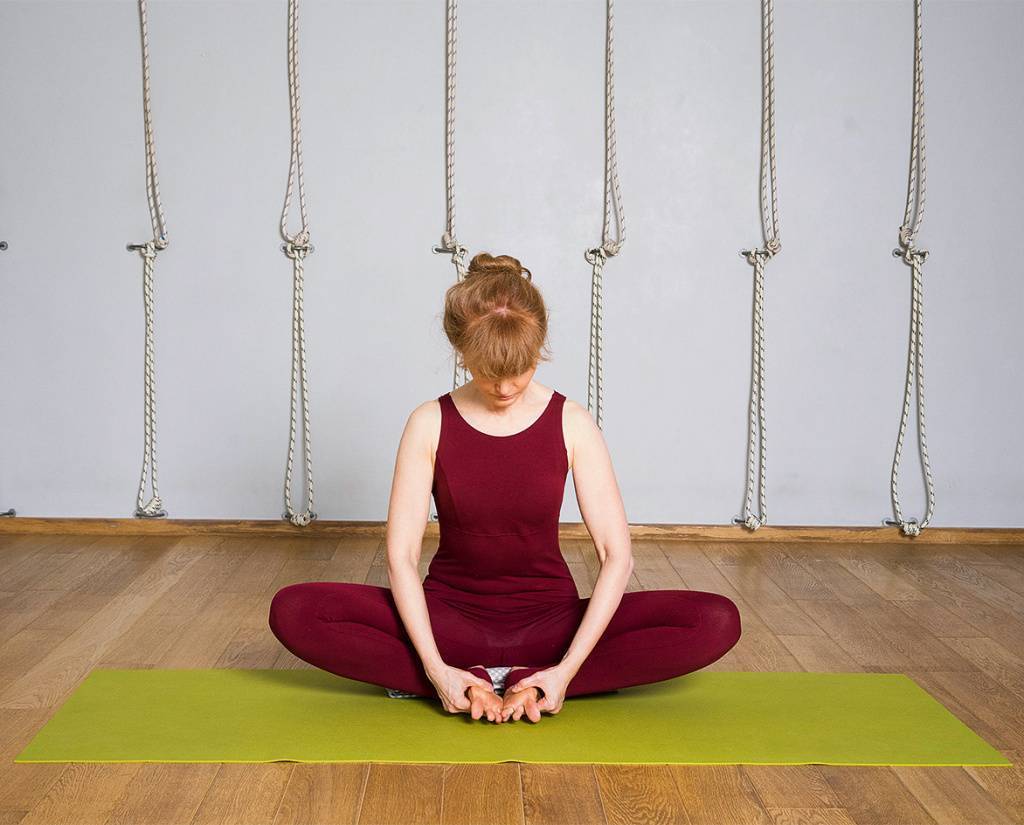 Как раскрывать тазобедренные суставы с помощью йоги
