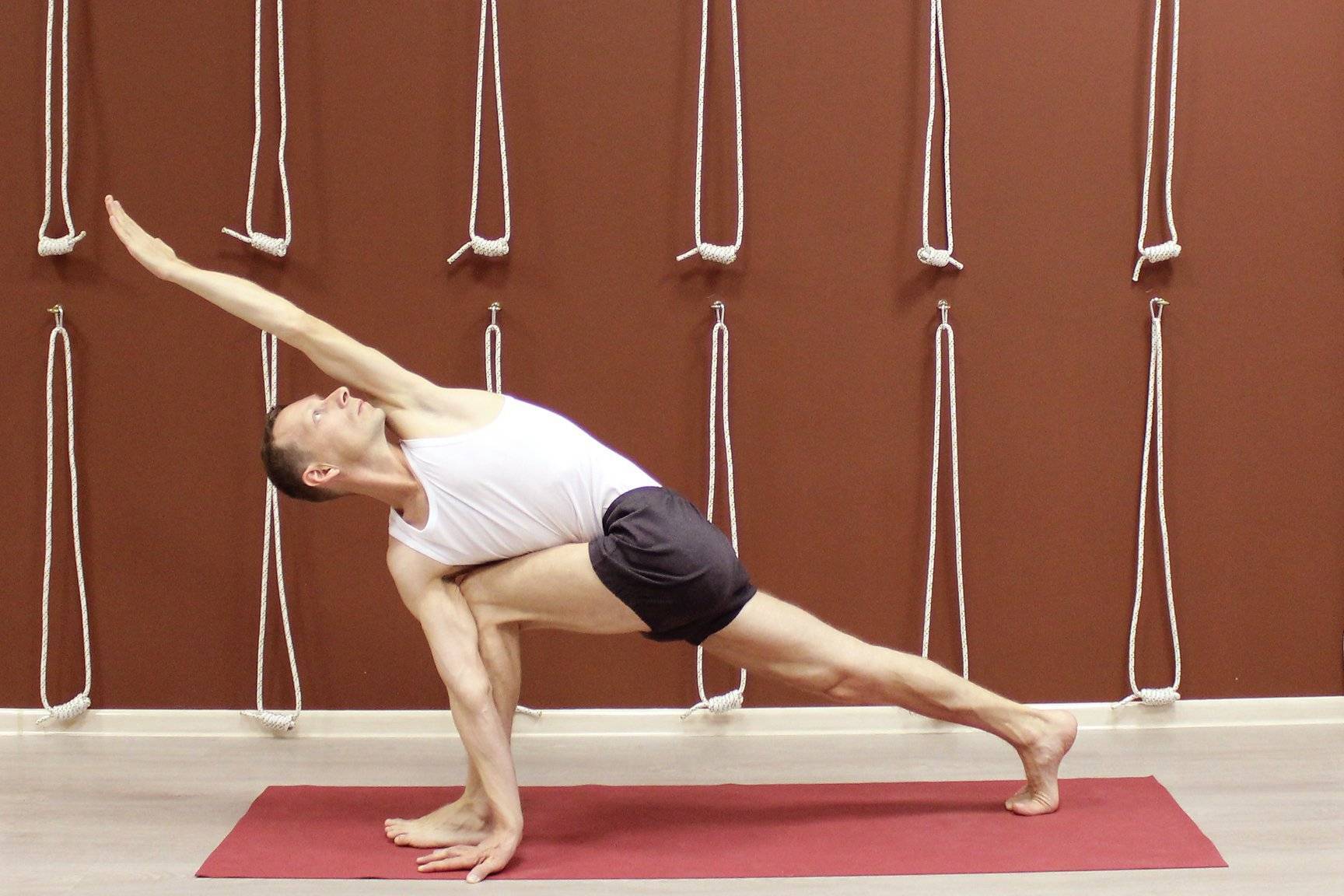 Воздушная йога: особенности тренировок и польза для здоровья