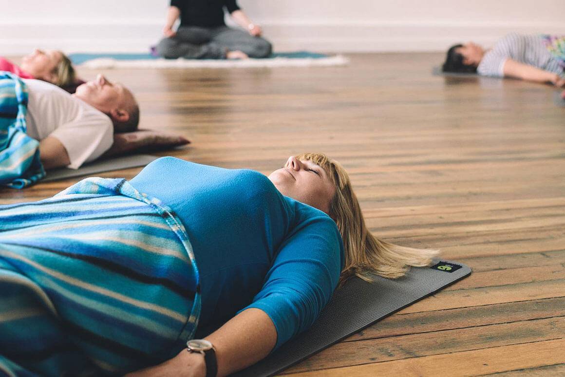 Йога-нидра − что это такое: описание практики йогического сна, базовый комплекс, видео