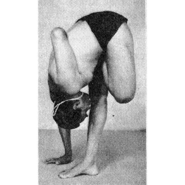 Вирабхадрасана 2 или поза героя 2 в йоге: техника выполнения, польза, противопоказания