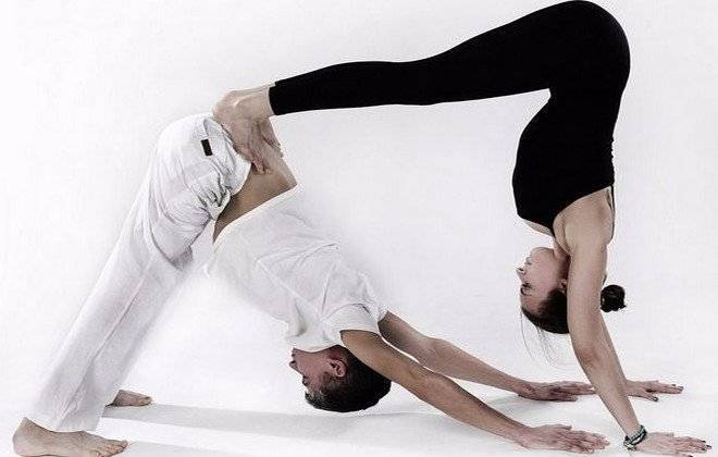 Йога для двоих: легкие и сложные позы для начинающих