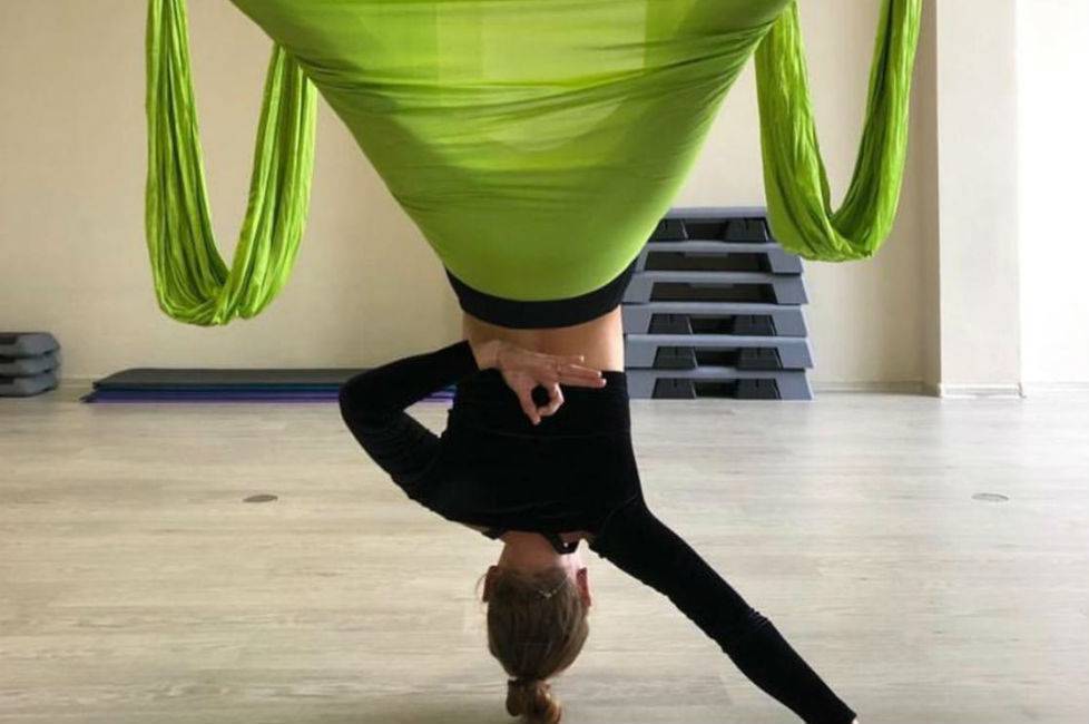 Air-йога (йога в гамаках) – гравитация