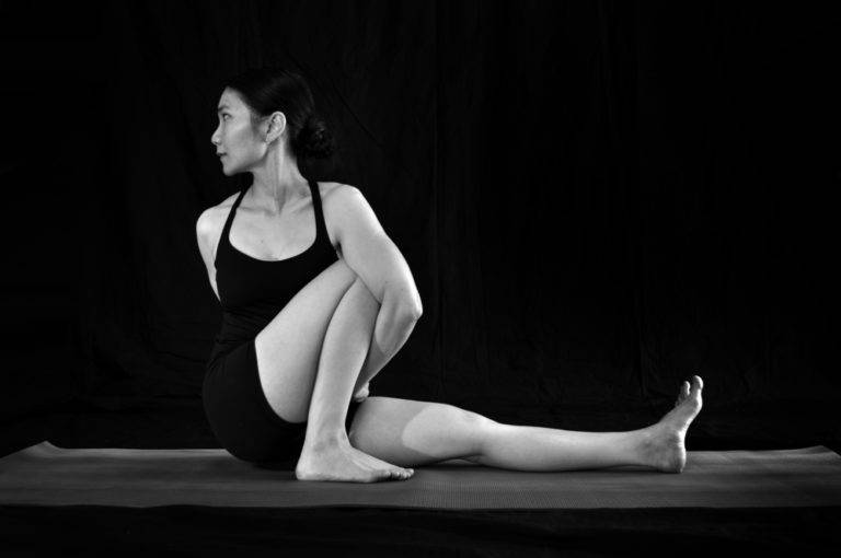 Сету бандха сарвангасана или поза построения моста в йоге: техника выполнения, польза, противопоказания