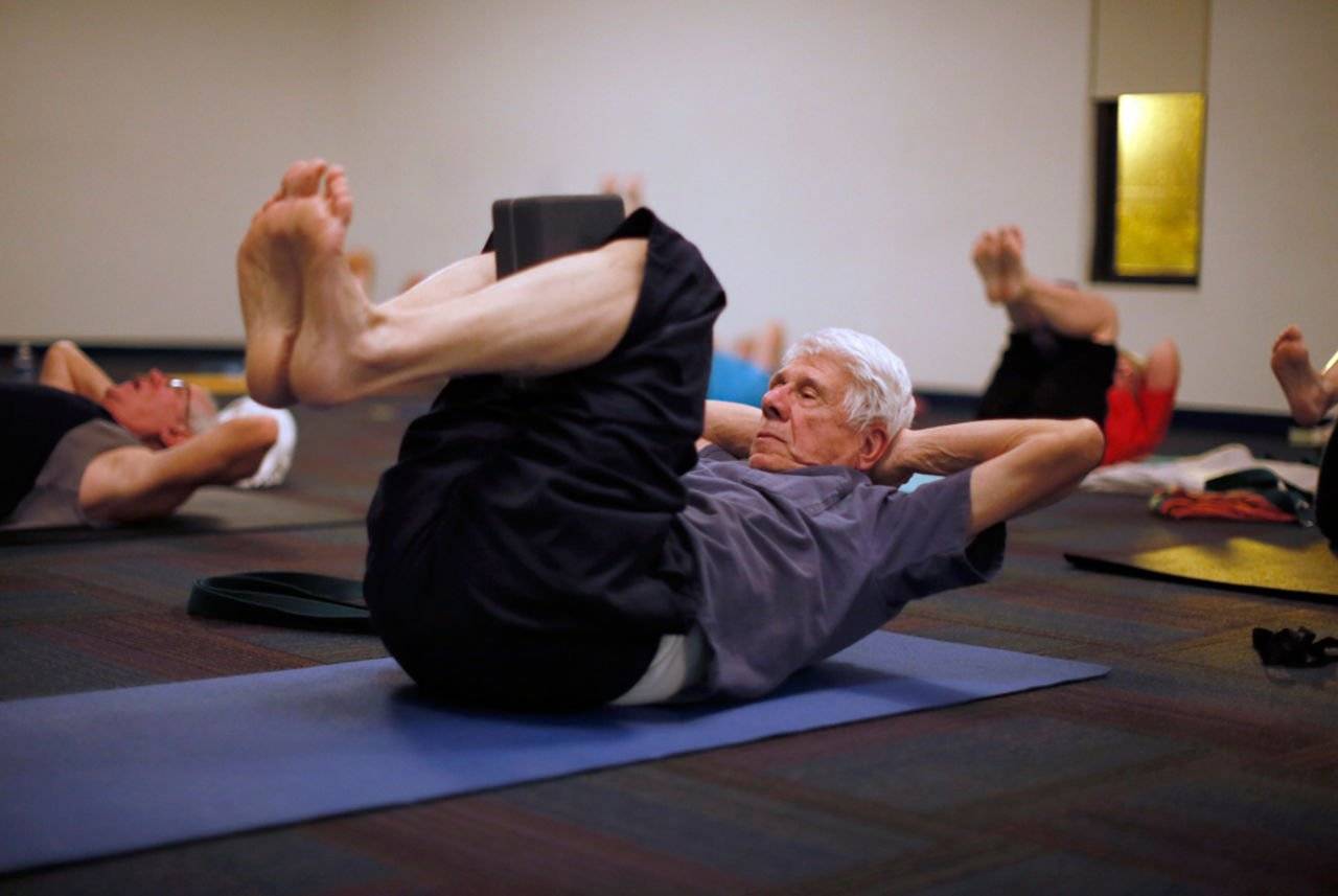 Асаны йоги для пенсионеров